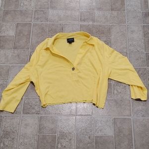 Cropped Yellow collared tee